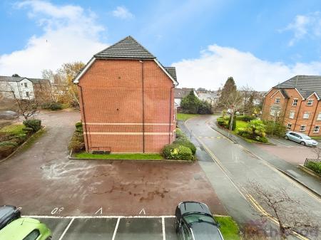 2 bedroom Flat for sale in Royal Court Drive, Bolton, BL1