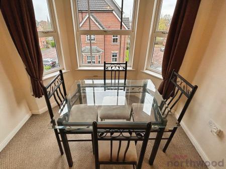 2 bedroom Flat for sale in Royal Court Drive, Bolton, BL1