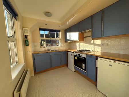 2 bedroom Flat for sale in Royal Court Drive, Bolton, BL1