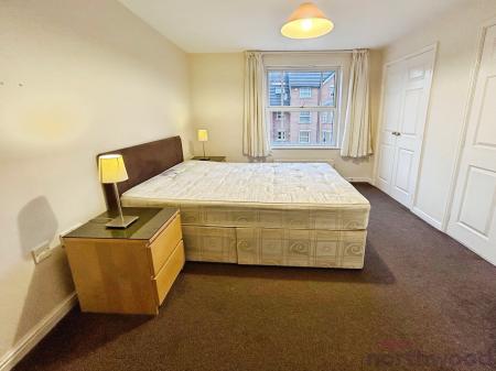 2 bedroom Flat for sale in Royal Court Drive, Bolton, BL1