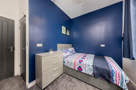 8 bedroom House share to let in Oldham Road, Failsworth, Manchester, M35