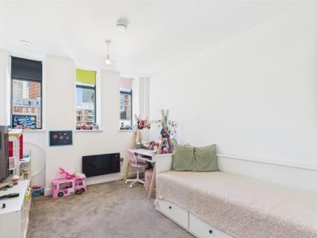3 bedroom Apartment for sale in Gooch Street North, City Centre, Birmingham, B5