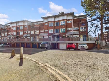 3 bedroom Town house for sale in Moss House Close, City Centre, Birmingham, B15