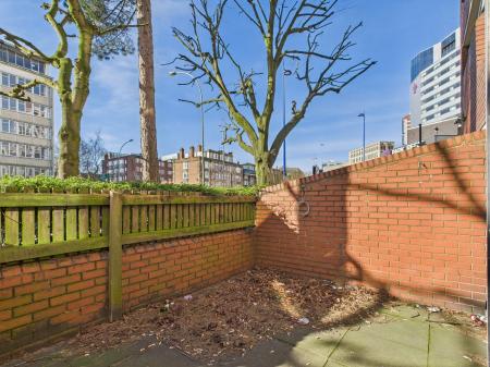 3 bedroom Town house for sale in Moss House Close, City Centre, Birmingham, B15
