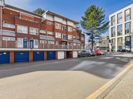 3 bedroom Town house for sale in Moss House Close, City Centre, Birmingham, B15