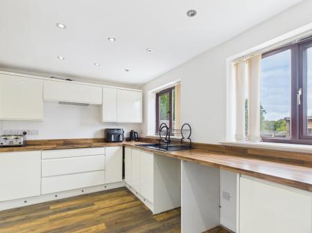 4 bedroom Semi-detached house for sale in Rischale Way, Walsall, Aldridge, WS4