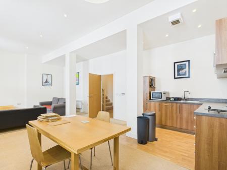 3 bedroom Flat to let in Commercial Street, City Centre, Birmingham, B1