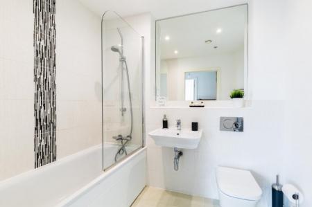 2 bedroom Flat to let in Bell Barn Road, Edgbaston, Birmingham, B15