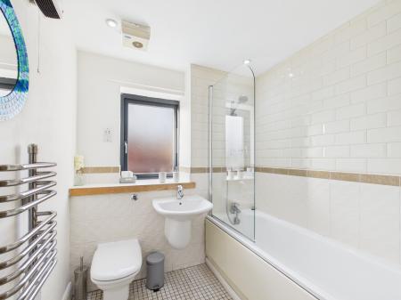 2 bedroom Flat for sale in Rickman Drive, Birmingham, B15
