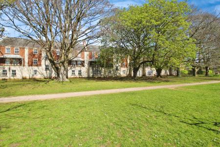 2 bedroom Flat for sale in Perrett Way, Ham Green, Bristol, BS20