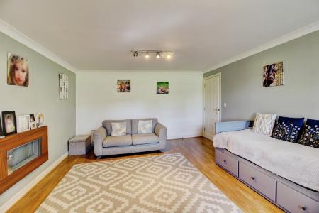 2 bedroom Flat for sale in Perrett Way, Ham Green, Bristol, BS20