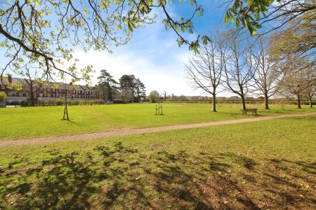 2 bedroom Flat for sale in Perrett Way, Ham Green, Bristol, BS20