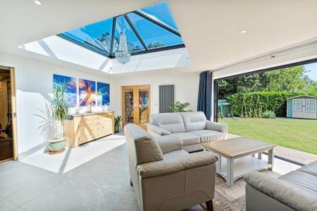 6 bedroom Detached house for sale in Queens Drive, Taunton, TA1