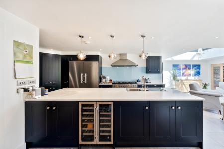 6 bedroom Detached house for sale in Queens Drive, Taunton, TA1