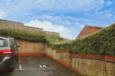 1 bedroom Flat to let in St Aidans Close, St George, Bristol, BS5