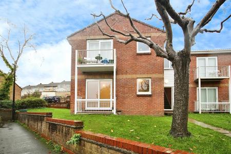 1 bedroom Flat to let in St Aidans Close, St George, Bristol, BS5
