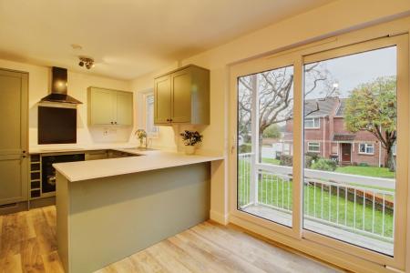 1 bedroom Flat to let in St Aidans Close, St George, Bristol, BS5