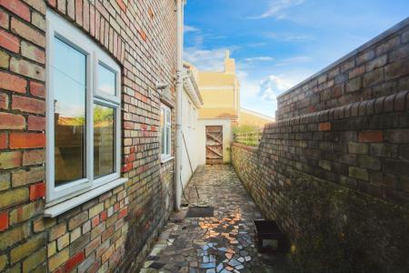 4 bedroom Terraced House to let in Montrose Park, Brislington, Bristol, BS4