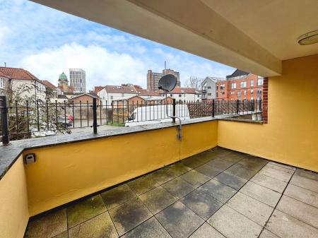 3 bedroom Town house to let in Redcross Lane, Old Market, Bristol, BS2