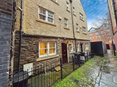 3 bedroom Town house to let in Redcross Lane, Old Market, Bristol, BS2