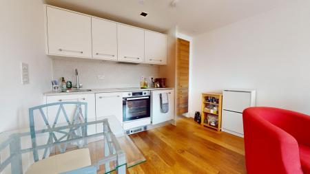 2 bedroom Flat for sale in Altair House, Cardiff Bay, Cardiff, CF10