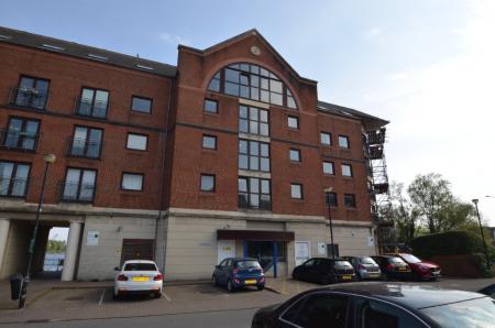 2 bedroom Flat for sale in Beaufort Court, Atlantic Wharf, Cardiff, CF10