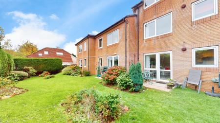 1 bedroom Flat for sale in Heol Hir, Llanishen, Cardiff, CF14