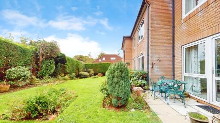 1 bedroom Flat for sale in Heol Hir, Llanishen, Cardiff, CF14