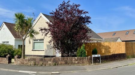 2 bedroom Detached bungalow for sale in Heol Y Wern, Rhiwbina, Cardiff, CF14