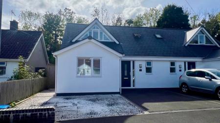 3 bedroom Semi-detached bungalow for sale in Pen Y Dre, Rhiwbina, Cardiff, CF14