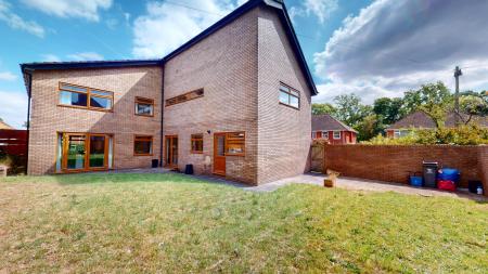 5 bedroom Detached house for sale in The Rise, Llanishen, Cardiff, CF14