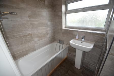 4 bedroom Semi-detached house to let in Wern Gifford, Abergavenny, NP7