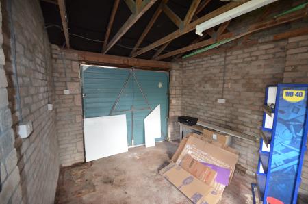 4 bedroom Semi-detached house to let in Wern Gifford, Abergavenny, NP7