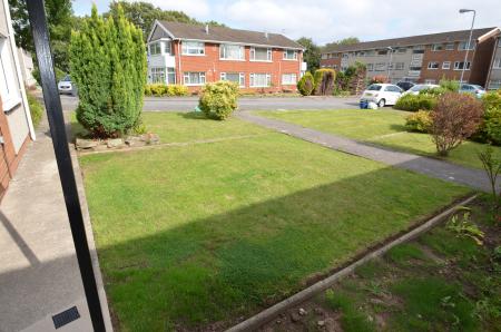 2 bedroom Flat for sale in Clos Hendre, Rhiwbina, Cardiff, CF14