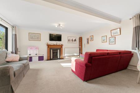 4 bedroom Detached house for sale in Heol y Coed, Rhiwbina, Cardiff, CF14