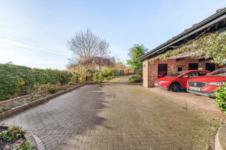 4 bedroom Detached house for sale in Heol y Coed, Rhiwbina, Cardiff, CF14