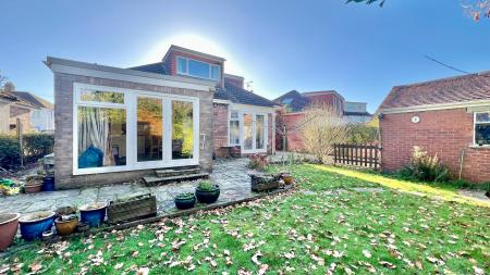 3 bedroom Detached house for sale in Heol Y Bont, Rhiwbina, Cardiff, CF14