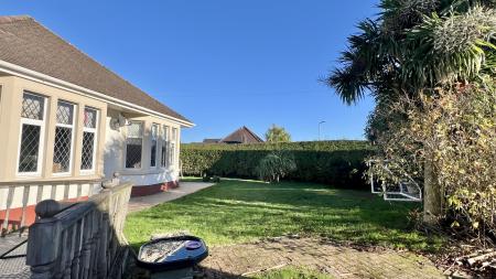 3 bedroom Bungalow for sale in Lon y Parc, Rhiwbina, Cardiff, CF14