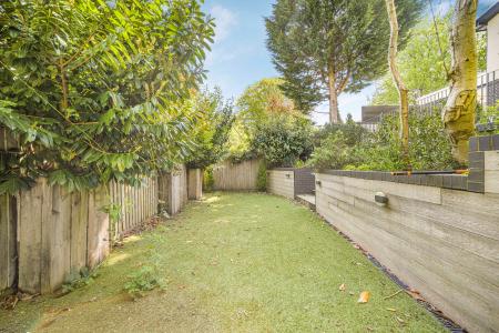 4 bedroom Detached house to let in Cae'r Graig, Radyr, Cardiff, CF15