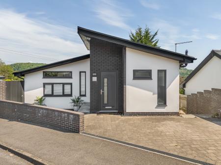 4 bedroom Detached house to let in Cae'r Graig, Radyr, Cardiff, CF15