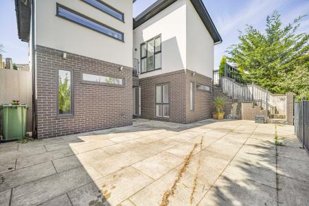 4 bedroom Detached house to let in Cae'r Graig, Radyr, Cardiff, CF15