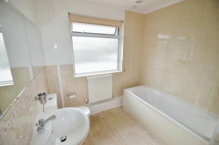 3 bedroom Flat to let in Bishops Close, Whitchurch, Cardiff, CF14