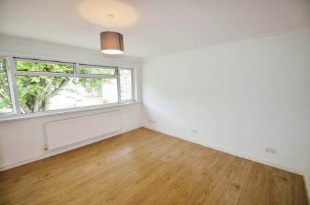 3 bedroom Flat to let in Bishops Close, Whitchurch, Cardiff, CF14