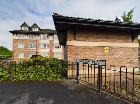 2 bedroom Flat for sale in Willow Place, Carlisle, CA1