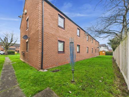 2 bedroom Flat for sale in St Peters Close, Carlisle, CA3