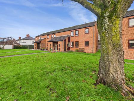 2 bedroom Flat for sale in St Peters Close, Carlisle, CA3