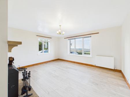 4 bedroom Bungalow to let in Pine Needles, Farlam, Brampton, CA8