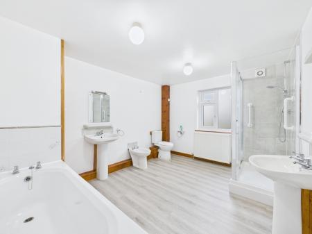 4 bedroom Bungalow to let in Farlam, Farlam, Brampton, CA8