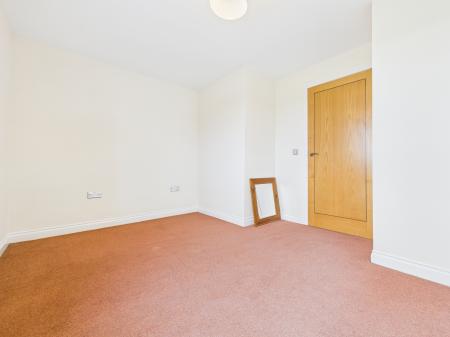 2 bedroom Flat to let in Watermans Walk, Carlisle, CA1