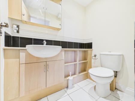 2 bedroom Flat to let in Watermans Walk, Carlisle, CA1